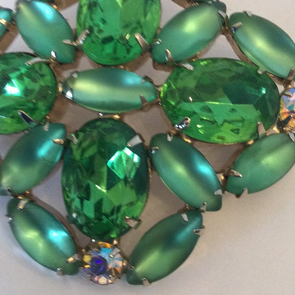 Vintage green rhinestone brooch - Picture 2 of 4